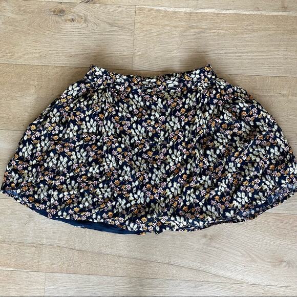 Urban Outfitters Mini Skirt with Daisy Print in Black - Picture 1 of 6